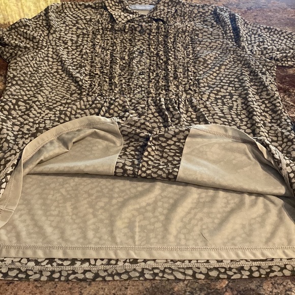 Liz Claiborne Lined Top, XL, Ruffled Front, 9-Button, Long Sleeve, Br/Lt Br, NWT - Picture 2 of 11